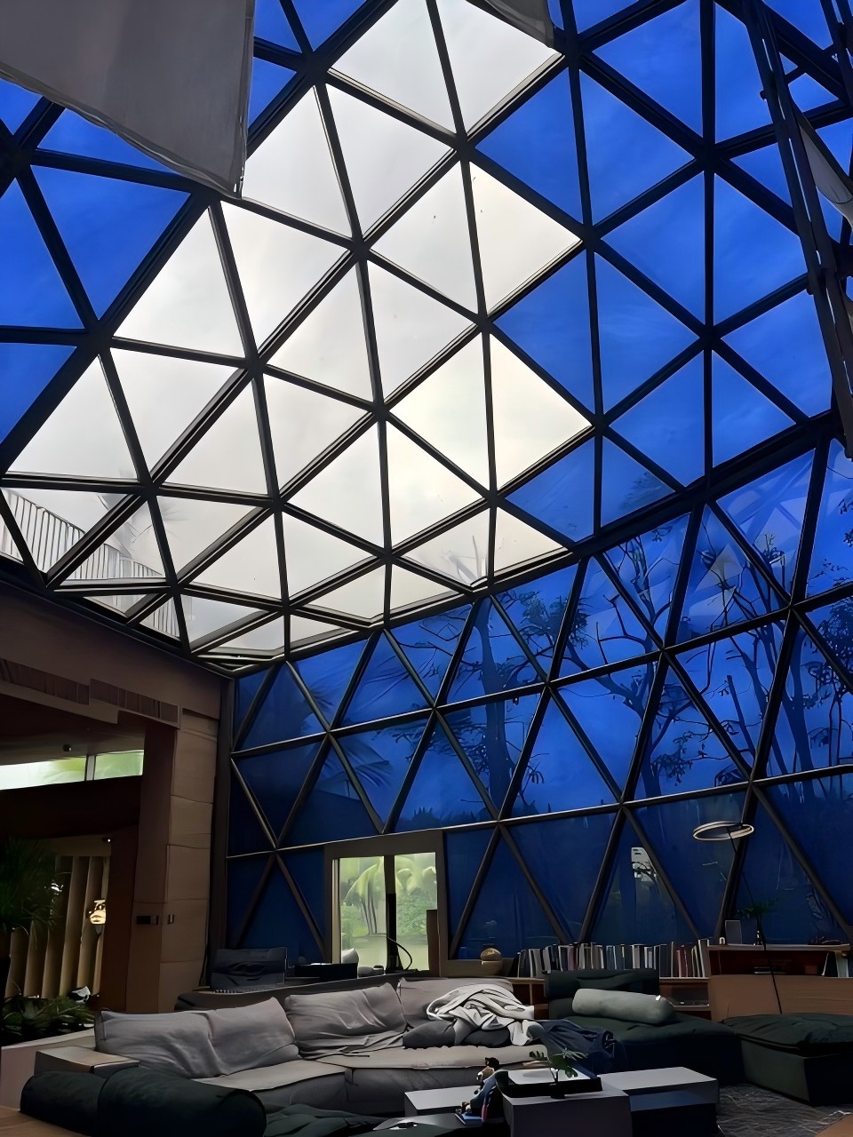 Խ�ϸ߶˄e�����׃ɫ�Ŀ